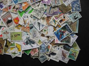 Topical hoard breakup 250 BIRDS stamps. Some duplicates & mixed condition