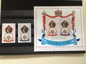 Gibraltar 1977 silver jubilee mint never hinged stamps  Ref A8612