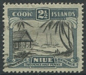 Niue 1932 SG65 2½d black and slate-blue Natives working Cargo #2 FU