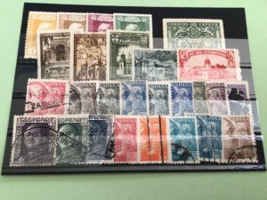 Spain 1930 -1946 mounted mint & used stamps  Ref A8877