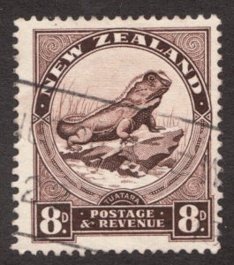 1935 New Zealand Sc #194 -  8d Tuatara Lizard - Used stamp Cv$15