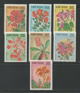 Thematic Stamps Plants - GUINEA BISSAU 1983 FLOWERS 7v 802/8 mint