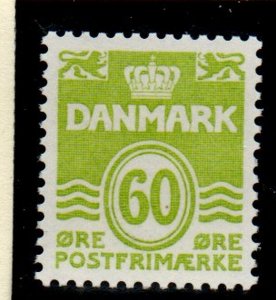 Denmark Sc 495 1976 60 ore apple green wavy lines stamp mint NH