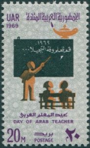 Egypt 1969 SG977 20m Teacher at blackboard MNH