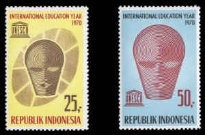 Indonesia #795-796 Cat$17.50, 1970 International Education Year, set of two, ...