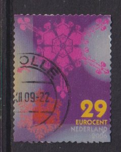 Netherlands  #1258b  used 2001 snowflakes 29c  large pink , small red