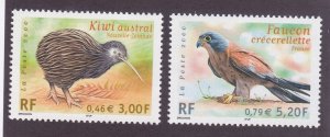 France 2790-91 2000 Endangered Birds Kiwi and Falcon Set Very Fine