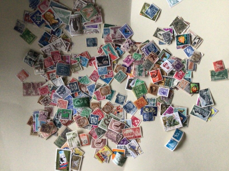 Worldwide stamps mixed used off paper loose stamps approx 250+ stamps A9783