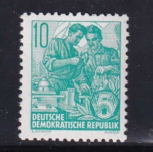 German Democratic Republic  DDR  #191  MNH 1953  definitives  10p  redrawn