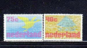 NETHERLANDS #561-562  1976  SAILING SHIP & CITY   MINT  VF NH  O.G