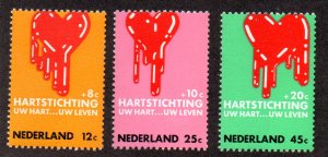 NETHERLANDS B462-4 MNH SCV $1.80 BIN $1.10 HEARTS