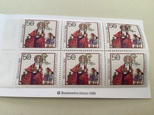 Germany Berlin  1984-1985  Red Cross mint never hinged stamps booklet Ref R49838