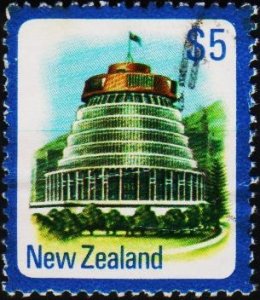 New Zealand. 1975 $5 S.G.1105 Fine Used