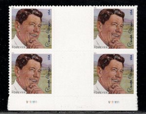 UNITED STATES SC# 4494 VERT. GUTTER PL# BLK/4 VF/NH