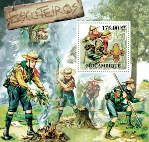 Mozambique 2011 MNH - Scouts. Y&T 510, Mi 5280/Bl.557, Scott 2494