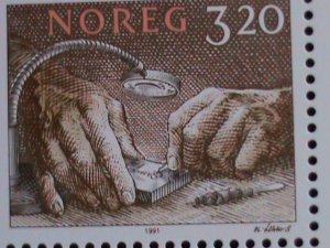 ​NORWAY-1991-SC#1998 INTERNATIONAL STAMP DAY- HAND ENGRAVING MNH S/S VERY FINE