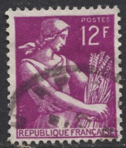 France #834 Farm Women Type Used CV$0.30