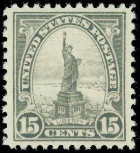US Scott #566 15¢ Single, Mint-XF-NH, Statue of Liberty, Light Gum Bend (SK)