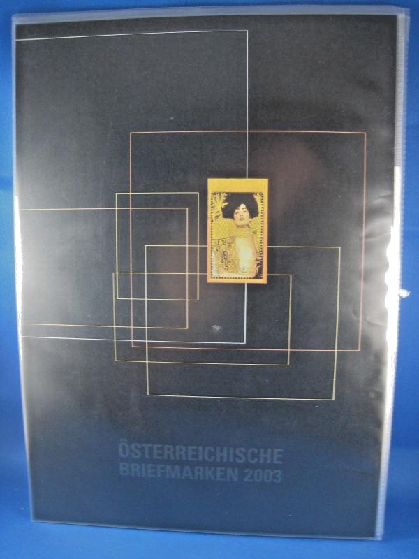 AUSTRIA 2003 YEAR SET OF STAMPS IN SOUVENIR FOLDER   (brig)