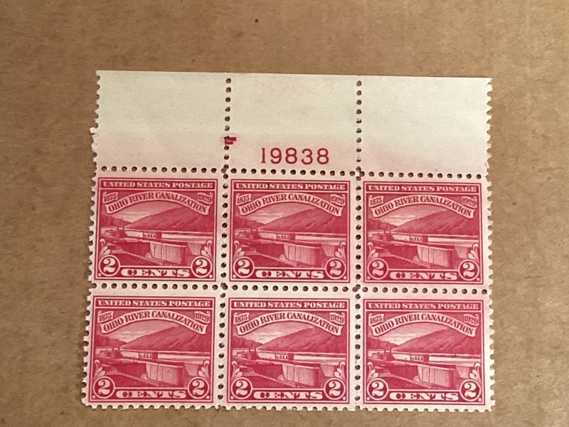 US Scott #681 plate block of 6 MNH full original gum