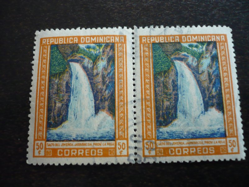 Stamps - Dominican Republic - Scott# 427 - Used Pair of  Stamps