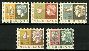 Netherlands 1953 Child Welfare Fund SG791/5 cv£30+ (5v) Mint Stamps