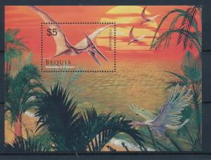 [33279] Bequia St. Vincent 2005 Pre Historic Animals Dinosaurs MNH Sheet