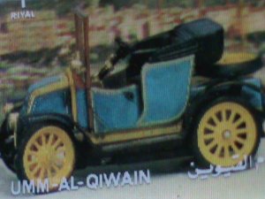 ​UMM AL QIWAIN STAMP-COLORFUL 3D STAMP-OLD CLASSIC CAR MINT STAMP- VERY FINE