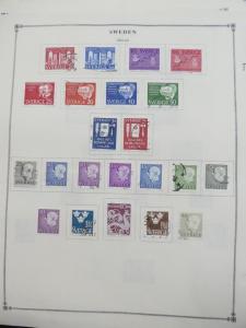 EDW1949SELL : SWEDEN Very clean Mint & Used collection on album pages. Cat