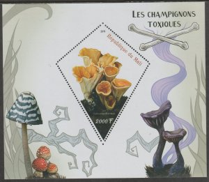 POISONOUS MUSHROOMS  perf deluxe sheet containing one diamond shaped value mnh