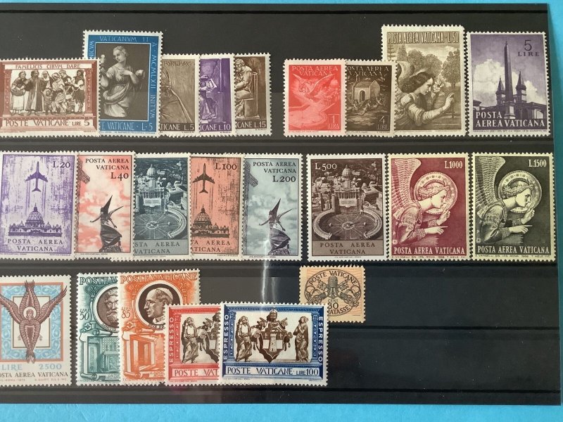 Vatican Post Mint Never Hinged Stamps R46397