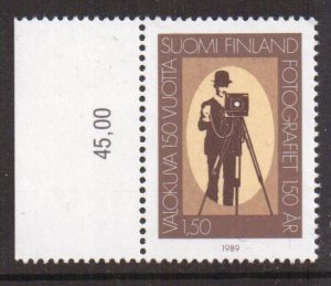 Finland    #788  MNH  1989  photographer, box camera