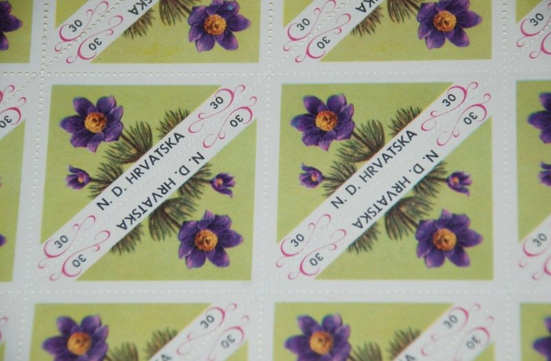 TRIANGULAR 128 x MNH STAMPS - 30k - FLOWERS - CROATIA 1952, Dealer Lot