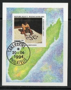 Thematic stamps MADAGASCAR 1994 HANDICRAFTS MIN SHEET used