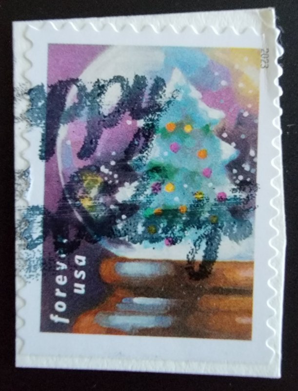 US 5819 (2023 Christmas Snow Globes - Christmas Tree in Purple Snow Globe)