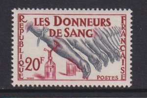 France   #931  MNH  1959  blood donors