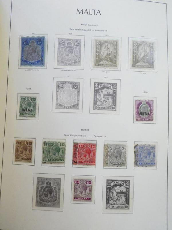 EDW1949SELL : MALTA Almost Cplt Mint & Used collection in beautiful Light House