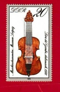 GERMANY DDR SCOTT#2031 1979 20pf VIOLIN - MH