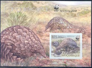 MOZAMBIQUE WWF WORLD WILDLIFE FUND GROUND PANGOLIN SOUVENIR SHEET IMPERF