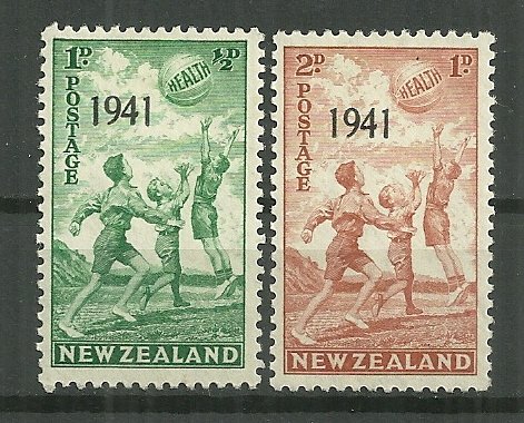 1941 New Zealand B18-9 Children at Play C/S of 2 MH