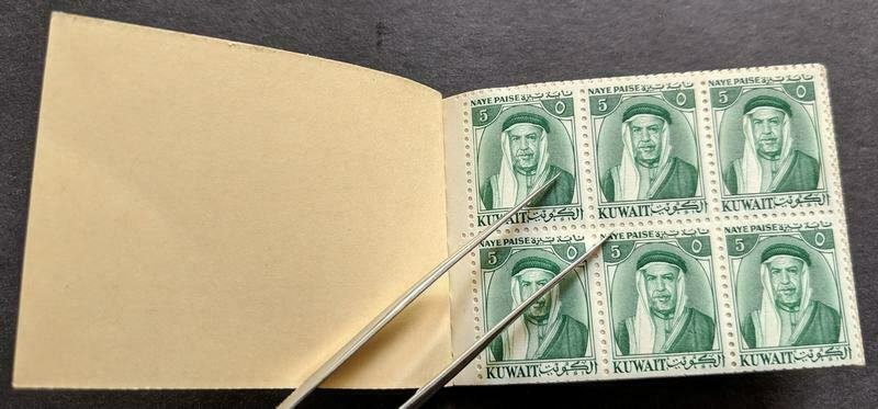 EDW1949SELL : KUWAIT 2 Scarce Cplt Bklts of 6 panes w/ stitching on opp. sides