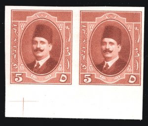 MOMEN: EGYPT 1923 5m KING FOUAD PAIR IMPERF MINT OG NH LOT #67110*