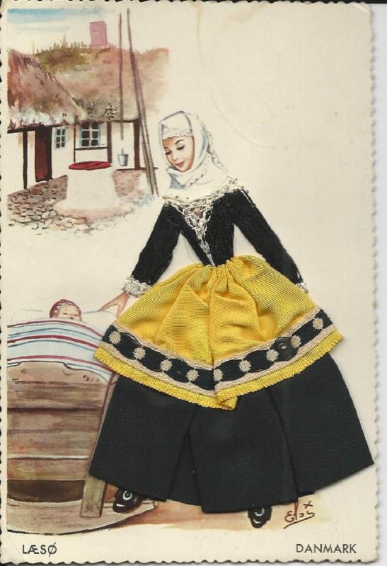 SPECTACULAR POSTCARD FROM DANMARK LADY'S DRESS IS REAL CLOTH - Q112