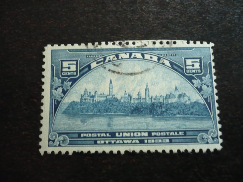 Stamps - Canada - Scott# 202 - Used Set of 1 Stamp