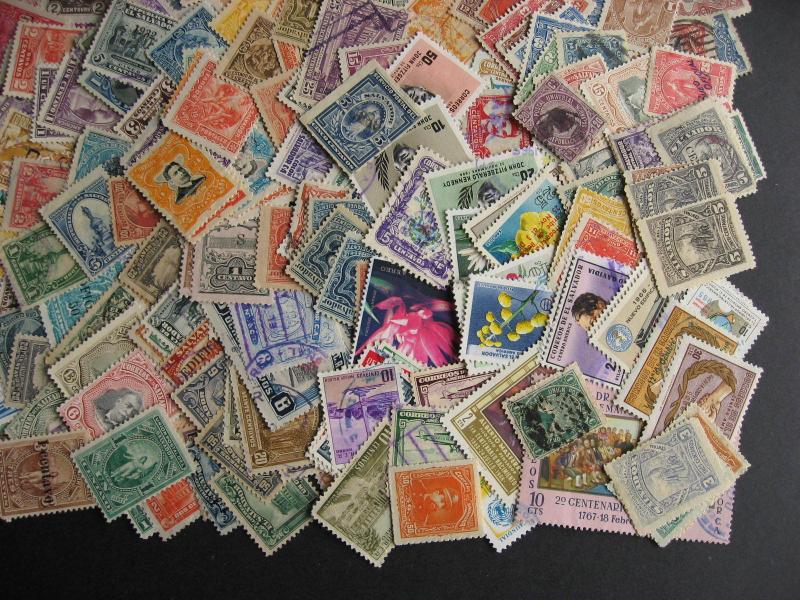 EL SALVADOR scrap pile of 445 old stamps, duplication, mixed condition