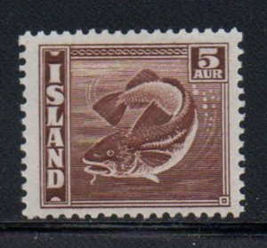 Iceland Sc 219 1939 5 aur dark brown Cod stamp mint