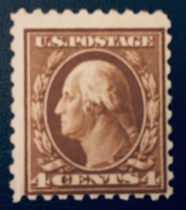United States #465  4¢ Washington (1916).  Unused.  Light hinge.
