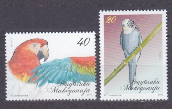 2010 Macedonia 540-541 Birds - Parrot 2,00 €