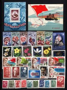 RUSSIA/USSR 1977 YEAR SET OF 110 STAMPS, 2 SHEETS OF 6 & 16 STAMPS & 8 S/S MNH