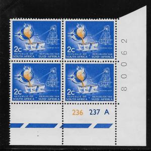 SOUTH AFRICA SC# 329 BK/4 LR 236/237A JAN 1969 ISSUE 6  FVF/MNH